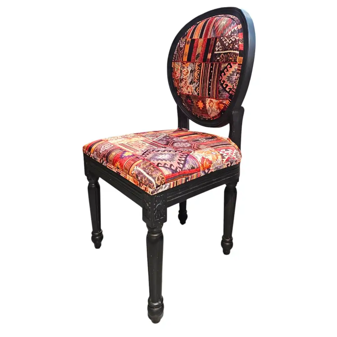 La Chaise Medallion Royale (The Royal Medallion Chair)