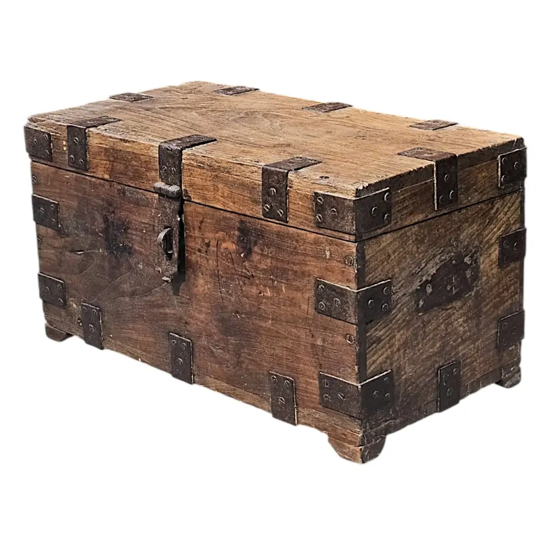Samode Palace Found Wood Trunk