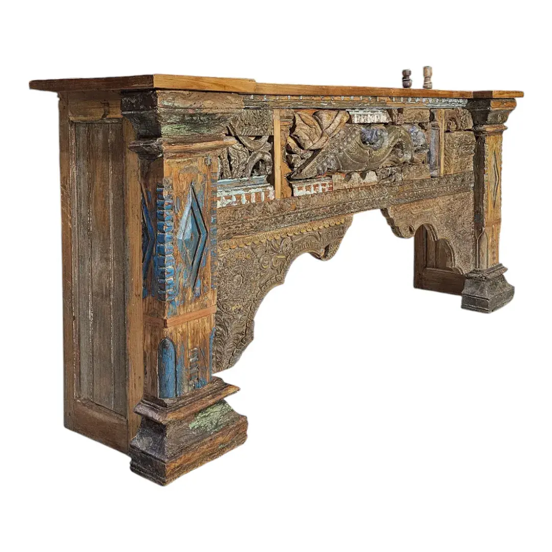 La Consola del Arco de Tallado | Ornate Arched Carving Console