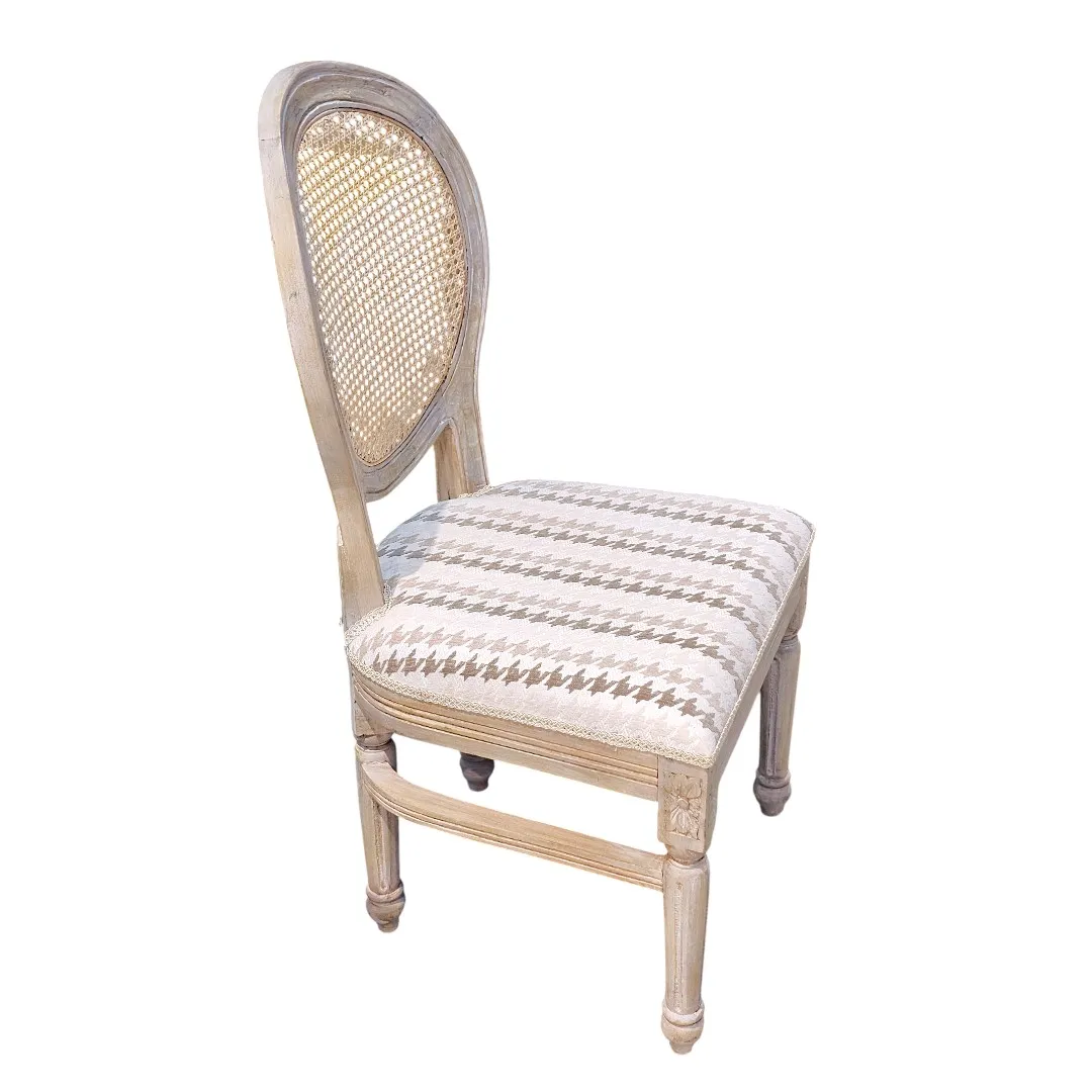 La Chaise Medallion Royale (The Royal Medallion Chair)
