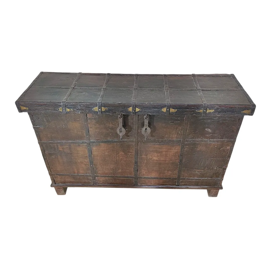 THE SHEKHAWATI HAVELI TRUNK | صندوق سيخاواتي هافيلي الأثري