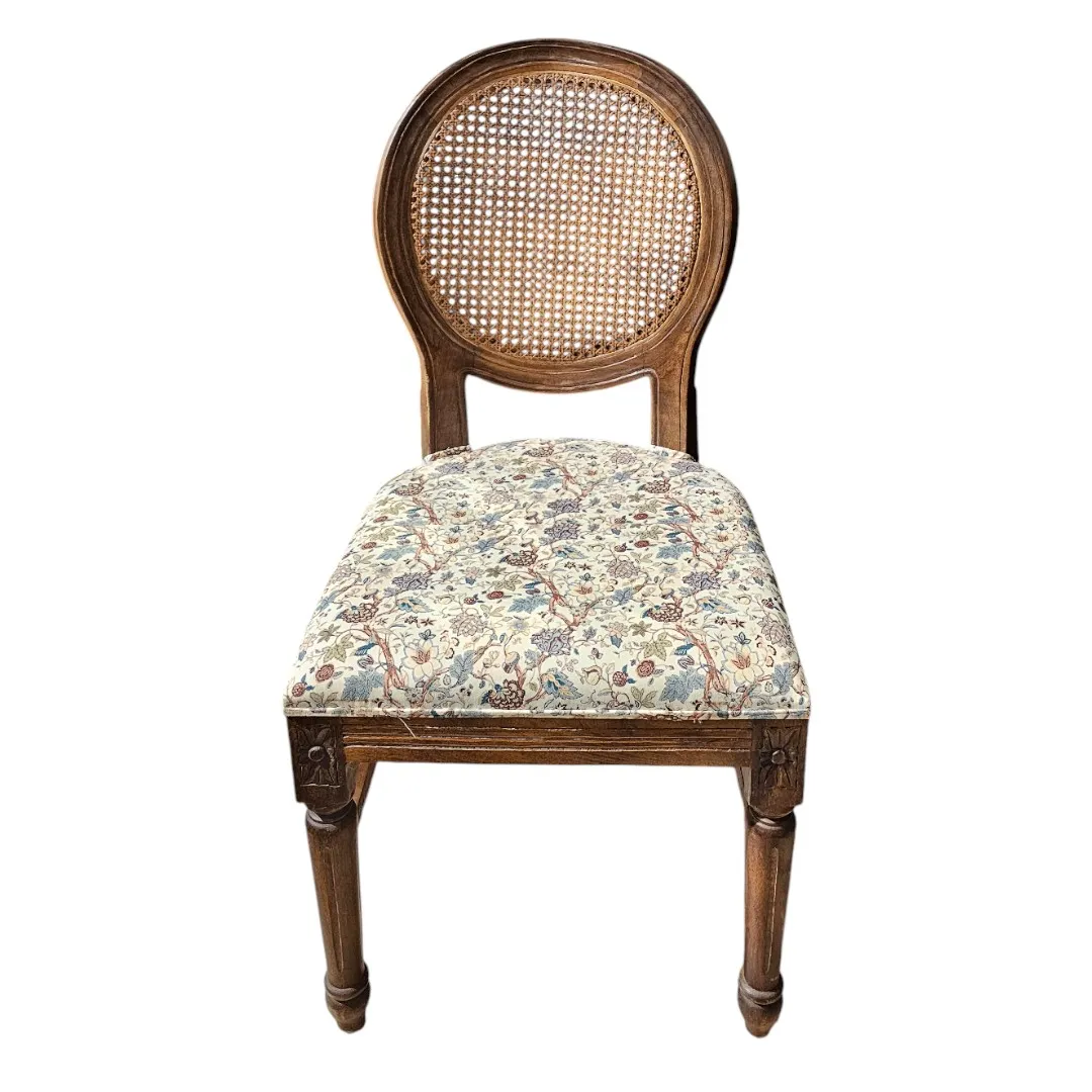 La Chaise Medallion Royale (The Royal Medallion Chair)