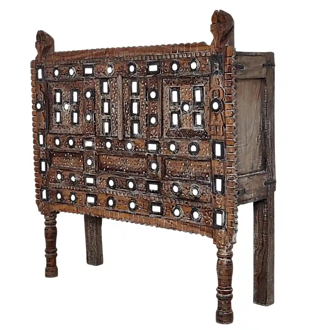 The Ashwa Thikri-Inlay Salvage Console Table | طاولة كونسول أشوا المعمارية المطعمة بالثيكري