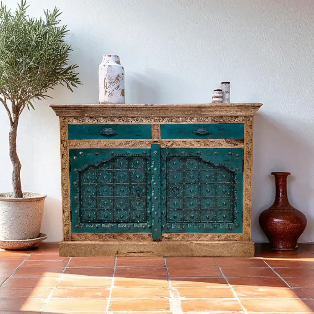 Sandūq al-Kinūz (صندوق الكنوز - Chest of Treasures) Sideboard
