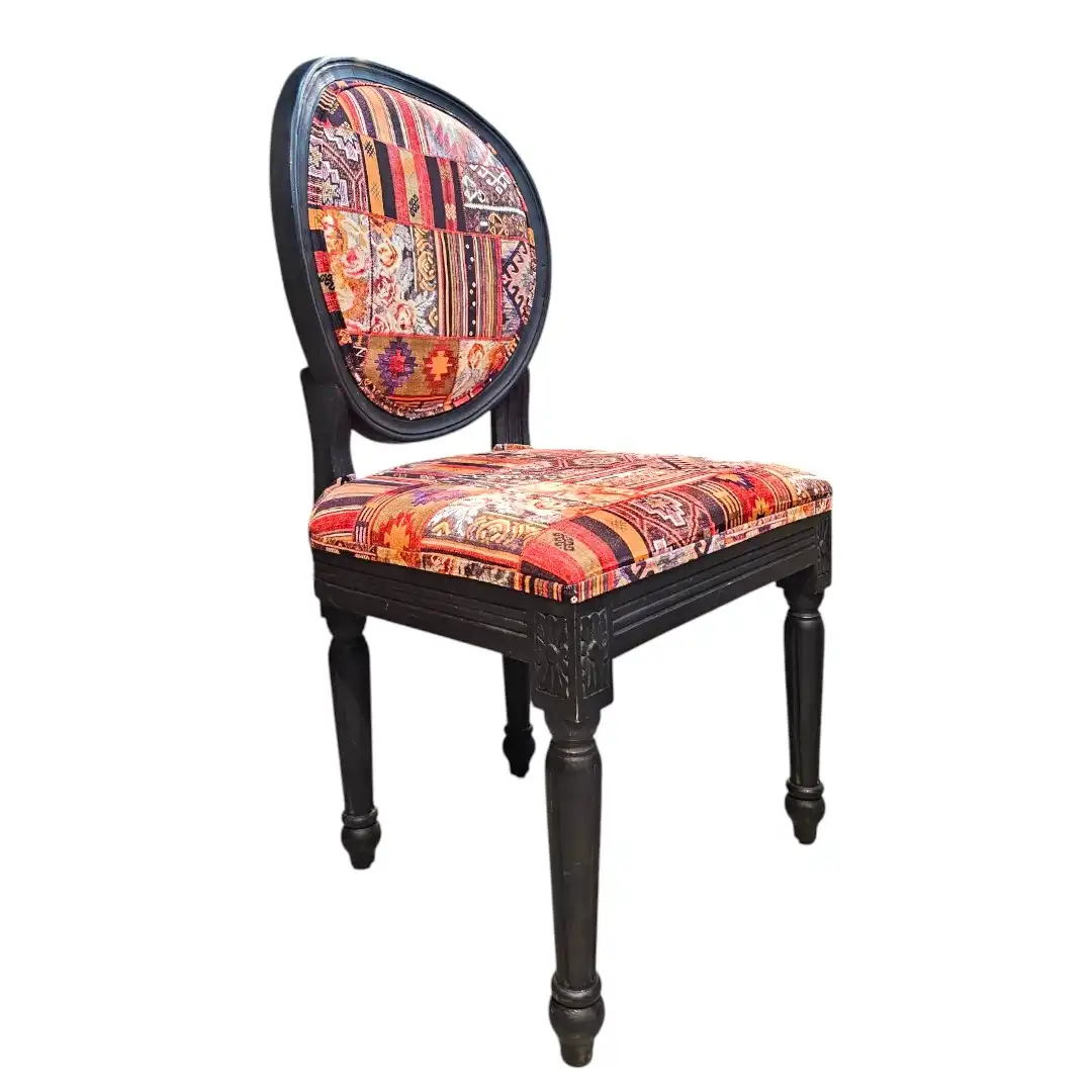 La Chaise Medallion Royale (The Royal Medallion Chair)