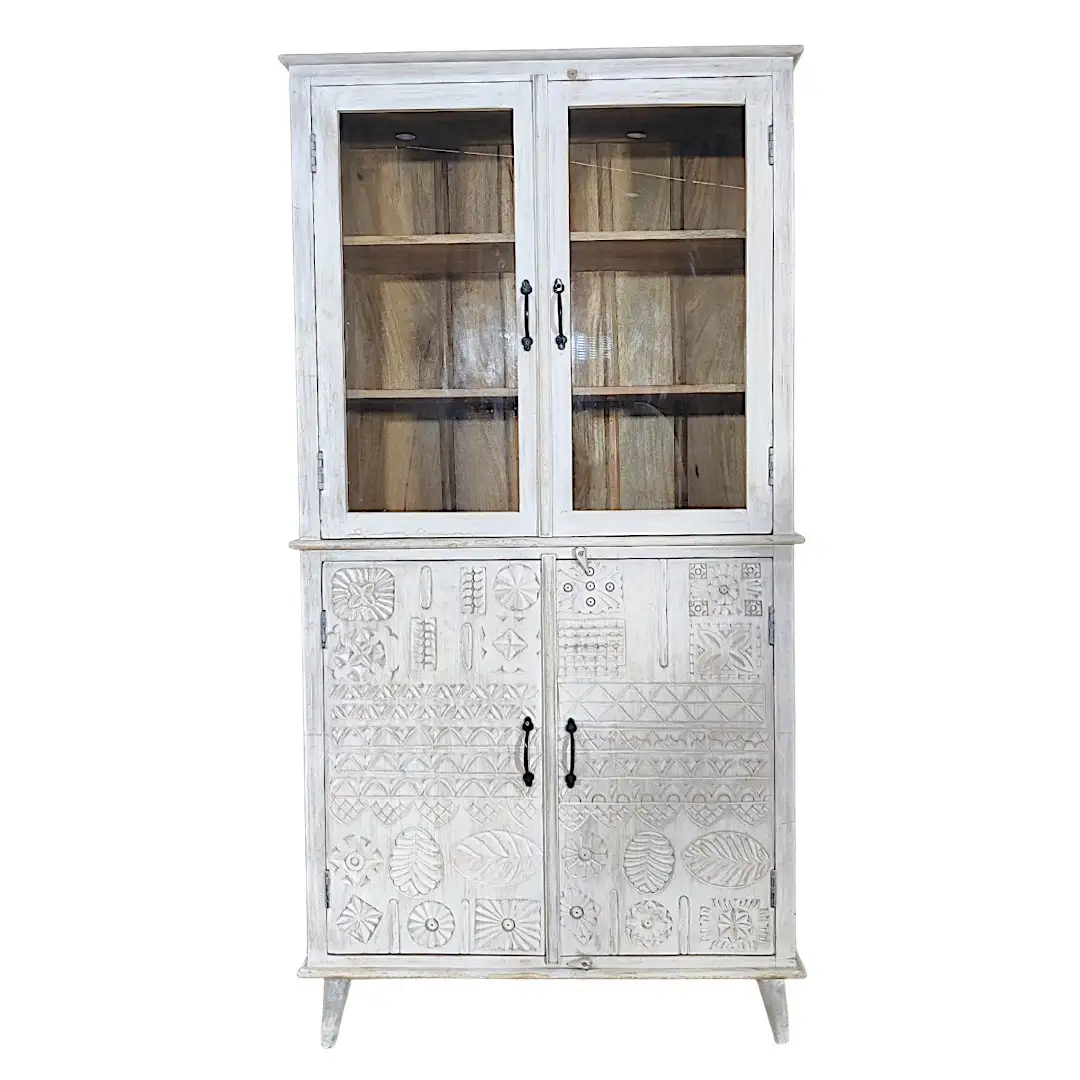 The Nomad Hand-Chiseled Glass Cabinet | خزانة النماد الخشبية المزينة بالنقش اليدوي والزجاج