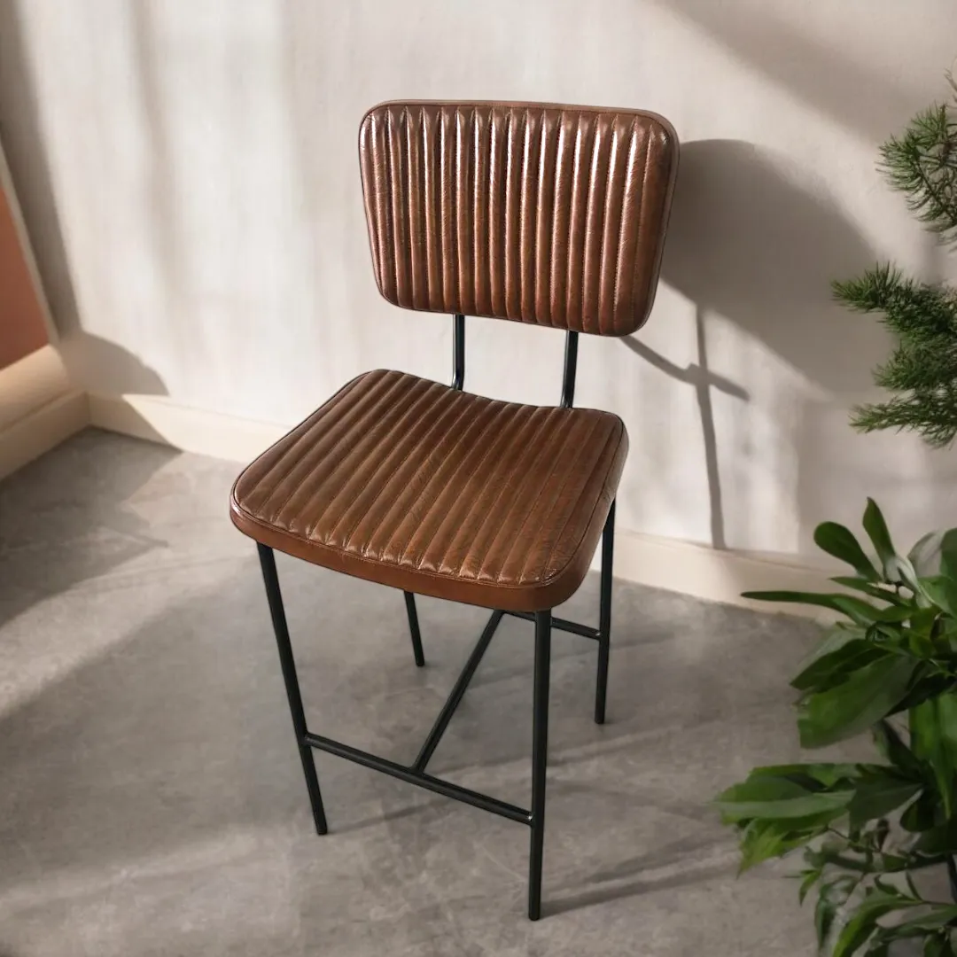The Urban Bistro Counter Stool (كرسي باريستا الحضري)