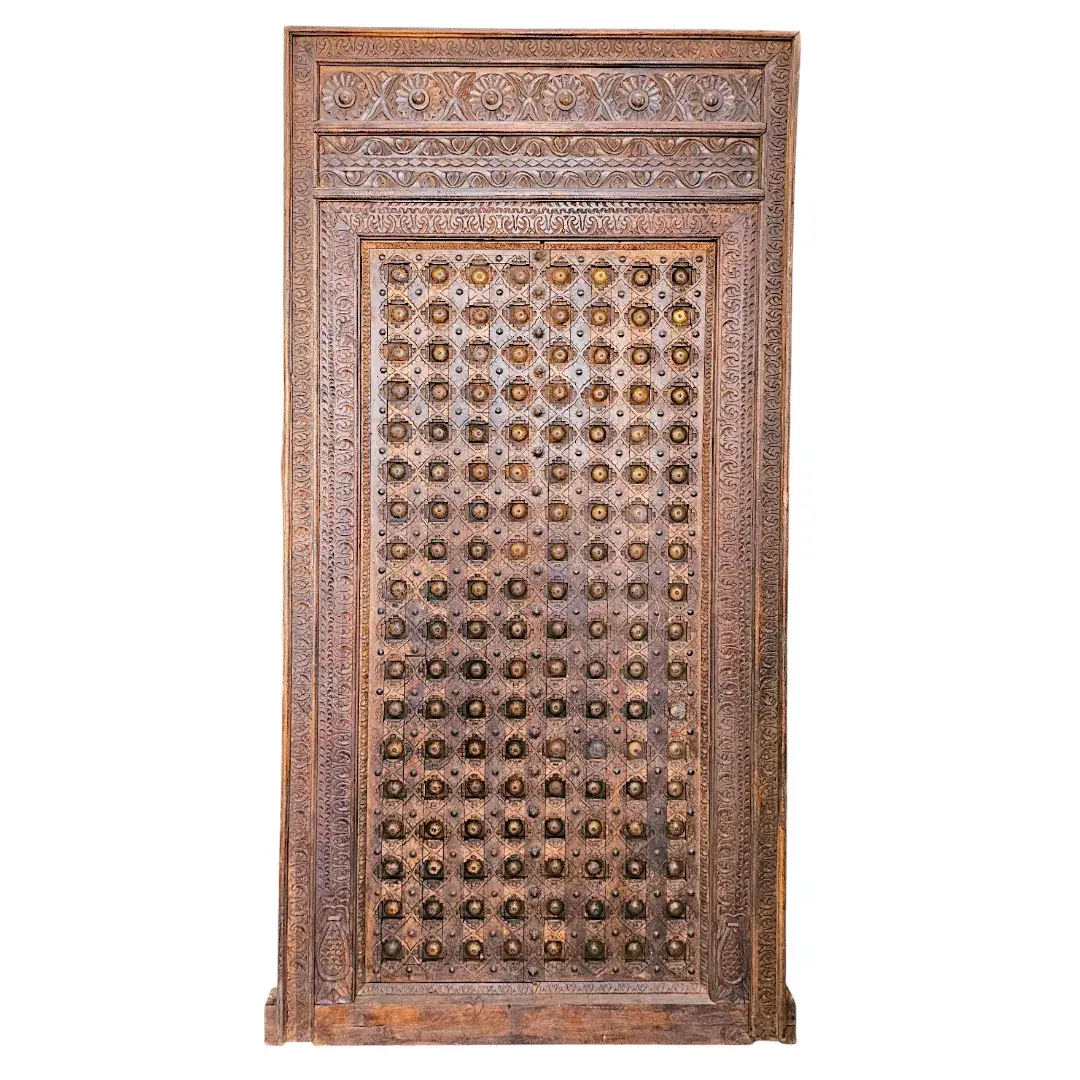 Puerta de Oro Moghul: Artisanal Brass Studded Grand Door