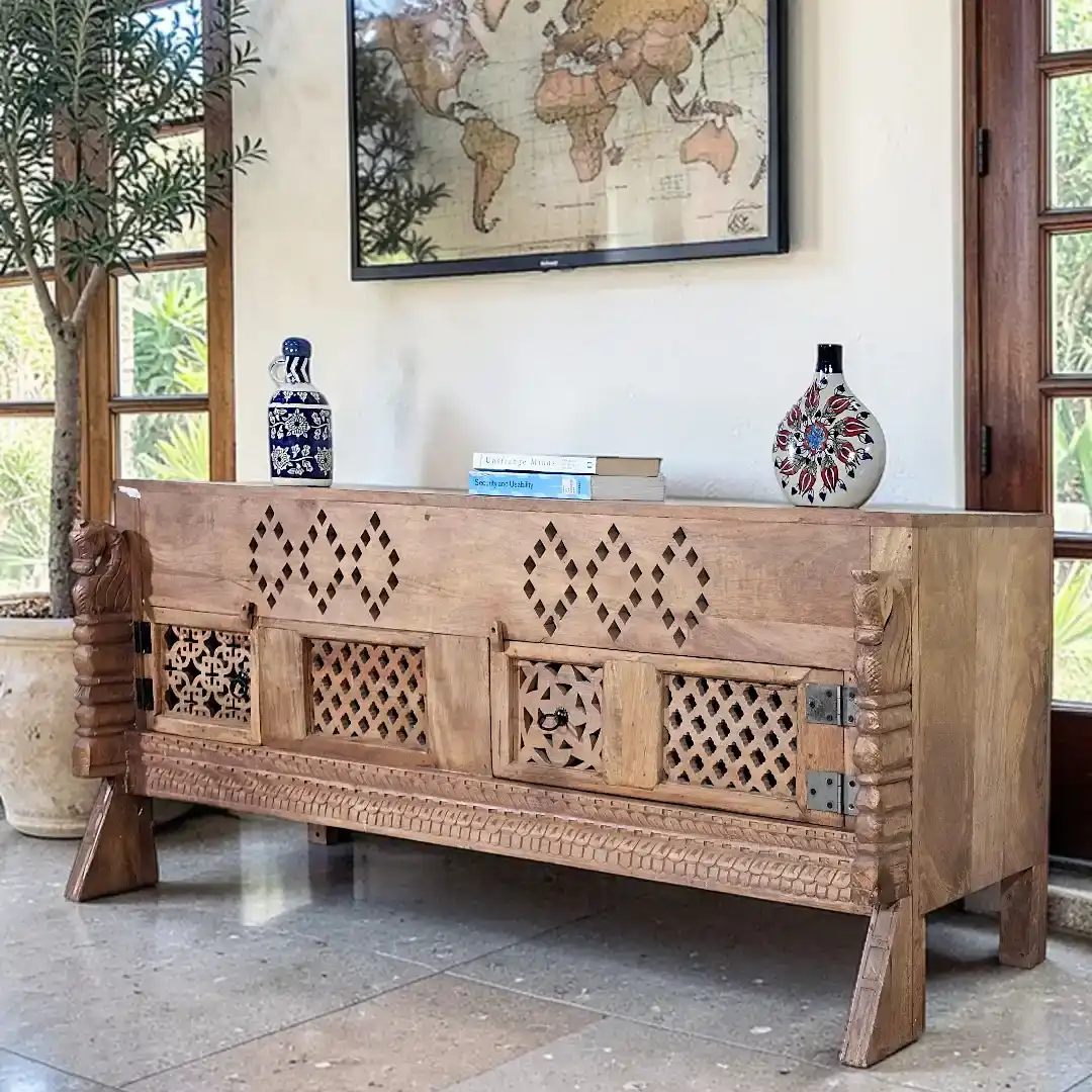 Byzantine Equestrian Media Chest | خزانة الفروسية البيزنطية