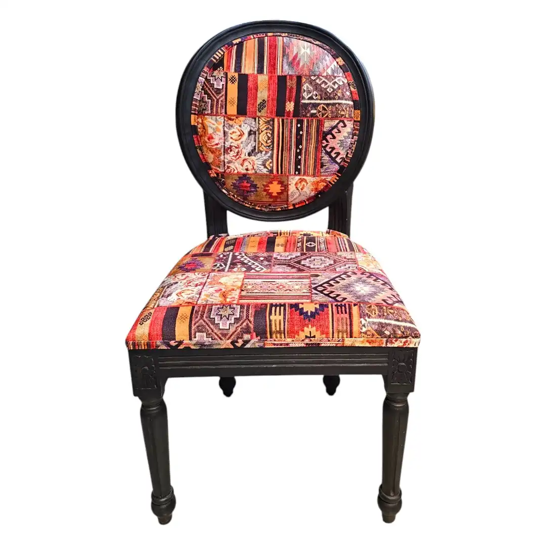 La Chaise Medallion Royale (The Royal Medallion Chair)